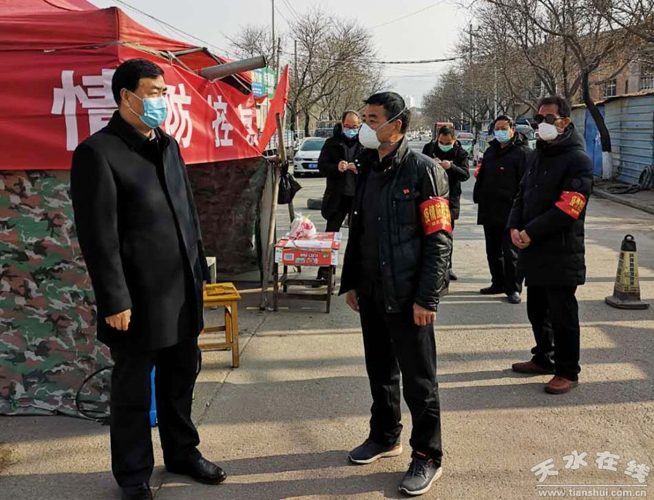 逯克宗副市長(zhǎng)暗訪(fǎng)麥積區(qū)疫情防控工作(圖)