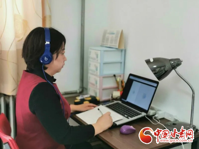 【三八特刊·“疫”線心聲】她，24小時(shí)聆聽“疫”動(dòng)的心