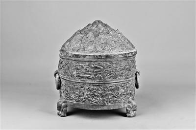 平?jīng)霾┥缴w神獸紋銅樽，東漢人向往過(guò)上神仙生活的印跡