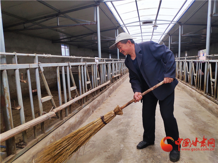 【甘肅省決戰(zhàn)決勝脫貧攻堅】脫貧戶李明堂：脫貧也光榮 幸?？侩p手