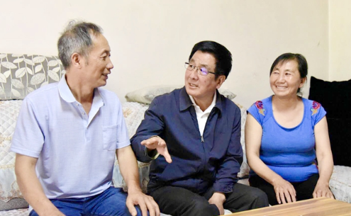 林鐸在隴南調研農(nóng)村人居環(huán)境整治和美麗鄉(xiāng)村建設工作