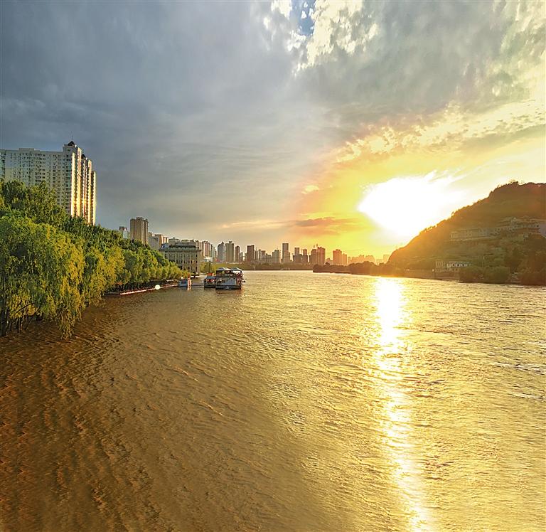 黃河今年第2號(hào)洪水出現(xiàn)  黃河蘭州段啟動(dòng)Ⅳ級(jí)應(yīng)急響應(yīng) 昨晚11時(shí)水流量已達(dá)3100m3/s 呈繼續(xù)上漲趨勢(shì)