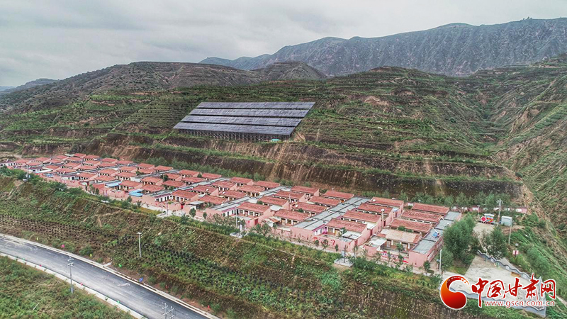 【跟著總書記看甘肅】布楞溝村：水引來了，路修通了，新農(nóng)村建起來了（圖）