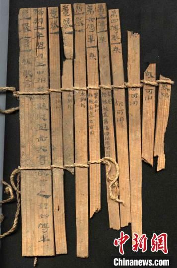 圖為藏于敦煌博物館內(nèi)的漢代簡(jiǎn)牘。敦煌市委宣傳部供圖