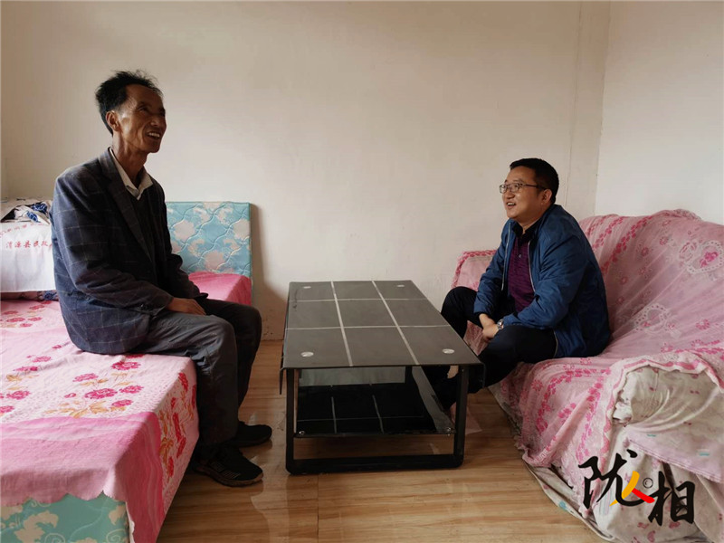 【隴人相】以扶貧為己任 把村民當(dāng)親人——記元古堆村黨支部第一書記、駐村幫扶工作隊(duì)隊(duì)長陳元兵