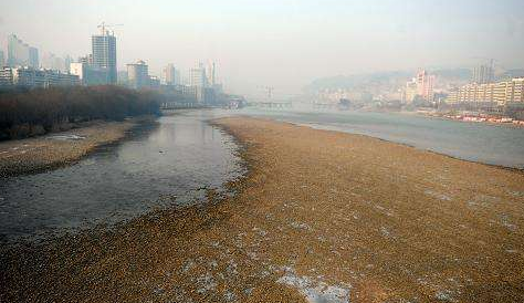 市民：黃河水位大降會(huì)不會(huì)影響供水？ 水務(wù)部門：枯水期流量偏小屬于正?，F(xiàn)象