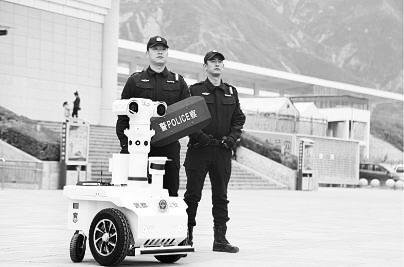 新奇！5G巡邏機器人亮相隴南武都街頭