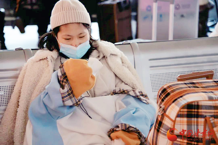 春運(yùn)故事：歸途的車(chē)站，有溫情、愛(ài)情，還有堅(jiān)守