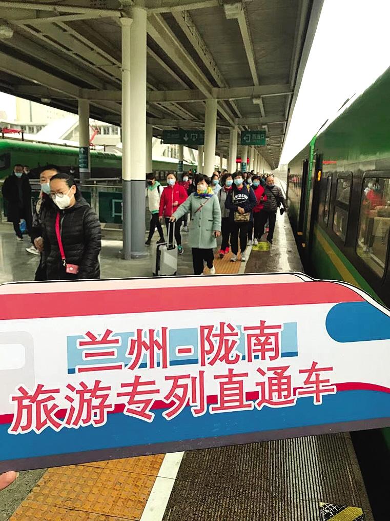 環(huán)西部火車游”春游專列開啟踏青之旅