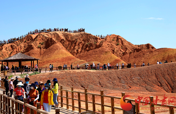 端午假期張掖共接待游客87.05萬人次，實(shí)現(xiàn)旅游收入4.64億元