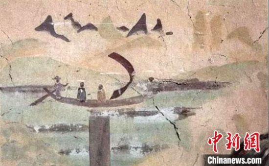 “一人搖櫓晃扁舟，兩人撐篙水上漂?！眻D為莫高窟第323窟《搖櫓帆船》（初唐）。　敦煌研究院供圖