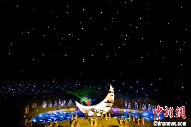 圖為大型沙漠實景演出《敦煌盛典》演出劇照。(資料圖) 敦煌市委宣傳部供圖