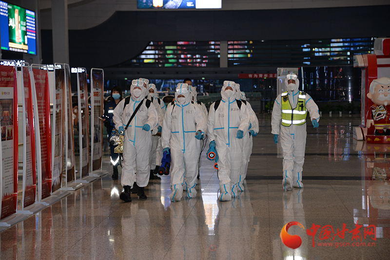 【隴拍客】蘭州西客站全面消殺，場(chǎng)面堪比大片