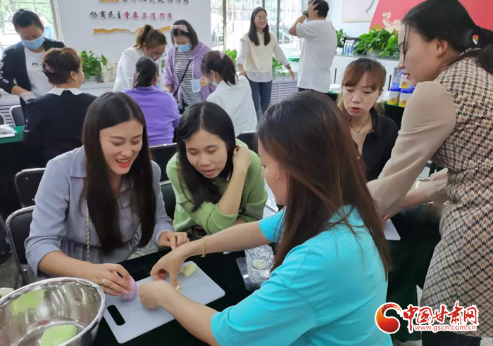 解鎖新技能！蘭州七里河區(qū)秋天的第一份手工月餅來了