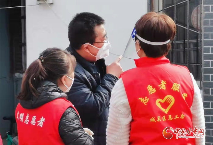 【甘快看·疫情防控最美有你（11）】奔走在“戰(zhàn)疫”一線！有一種力量叫志愿者