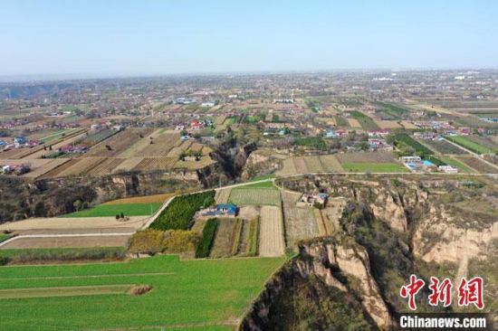 圖為位于甘肅省慶陽市西峰區(qū)境內(nèi)的南佐遺址地貌。(資料圖) 甘肅省文物局供圖