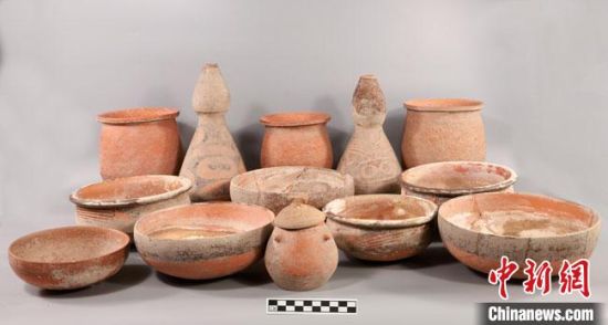 圖為圪垯川遺址出土的器物組合。(資料圖) 甘肅省文物局供圖