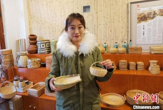 40多種精小玲瓏、純手工制作的新型盛食容器、居家工藝品等，每一件都令人愛不釋手?！●T志軍 攝