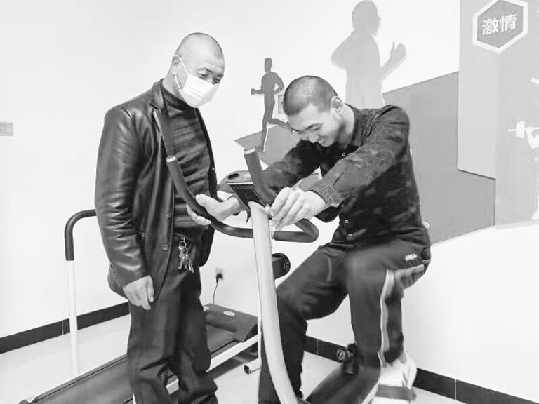 父愛如山！張掖高臺殘疾父親悉心照顧殘疾兒子20余年