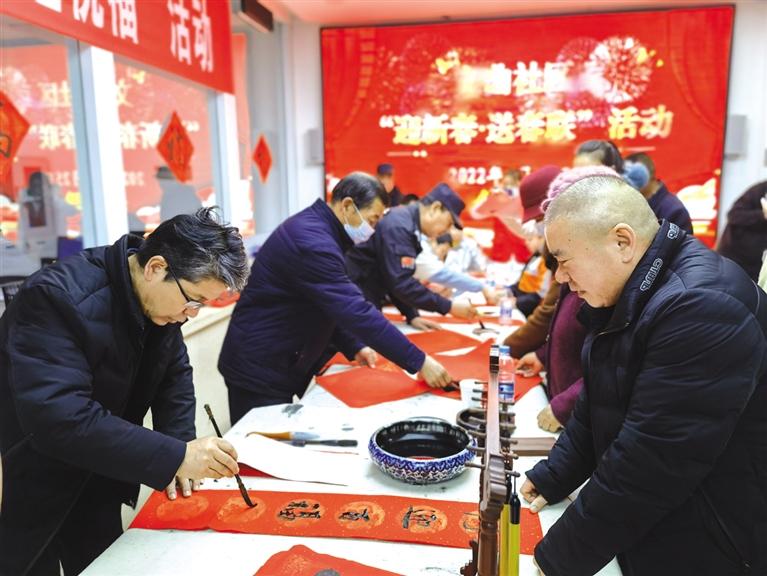 蘭州新區(qū)開展“墨香四溢送春聯(lián)·情暖文曲送祝?！被顒?>
        </a><em>蘭州新區(qū)開展“墨香四溢送春聯(lián)·情暖文曲送祝?！被顒?/em></li>

                </ul>
            </div>
            <!-- public platform -->
            <div   id=