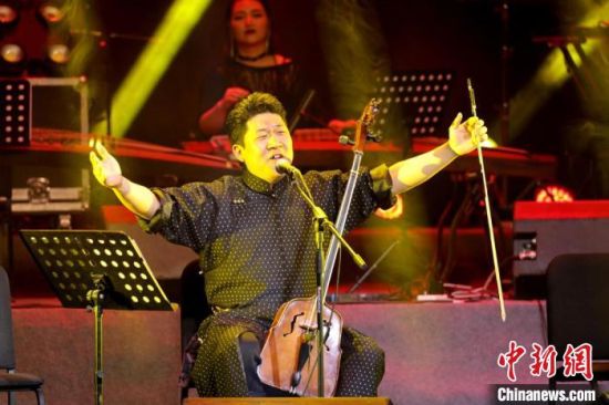 圖為樂隊(duì)主創(chuàng)巴依勒格。(資料圖) 受訪者供圖