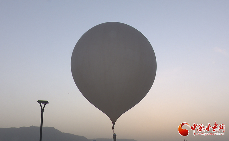 【世界氣象日】氣象站為何一天兩次放飛“大氣球”？甘肅氣象專家告訴你