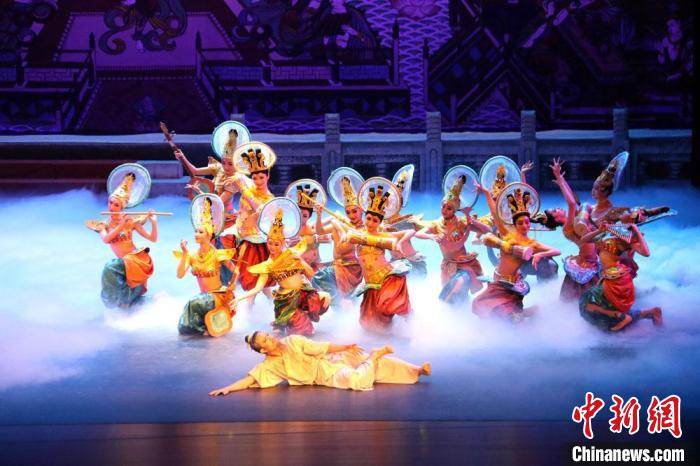 《絲路花雨》在敦煌大劇院演出。(資料圖) 敦煌市委宣傳部供圖