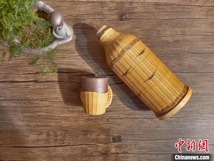 圖為竹編暖壺套。(資料圖) 甘肅省非遺保護中心供圖