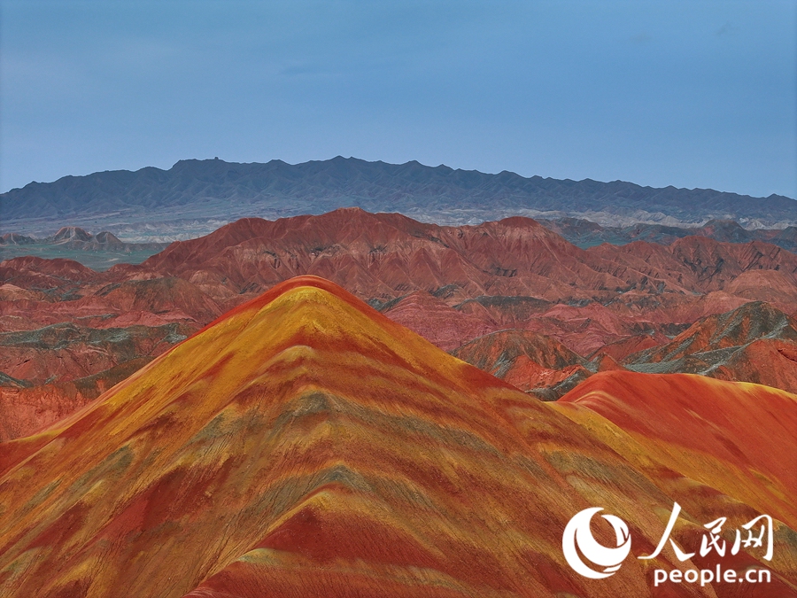 雨后的七彩丹霞，顏色格外艷麗。人民網(wǎng)記者 李根攝