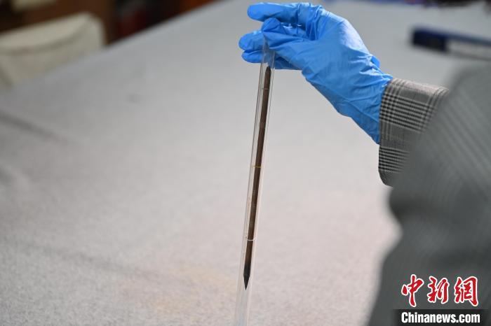 2024年5月7日，甘肅省博物館館藏國寶級文物“白馬作”毛筆。李亞龍　攝