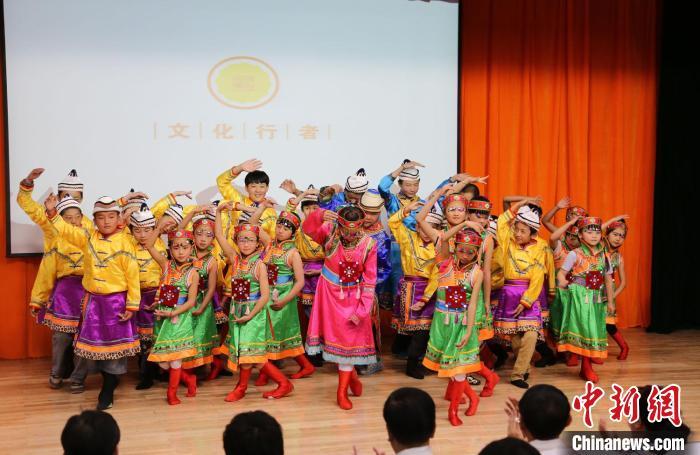 圖為蘭州大學(xué)文化行者團(tuán)隊走進(jìn)民族社區(qū)，開展系列活動。(資料圖)蘭州大學(xué)供圖