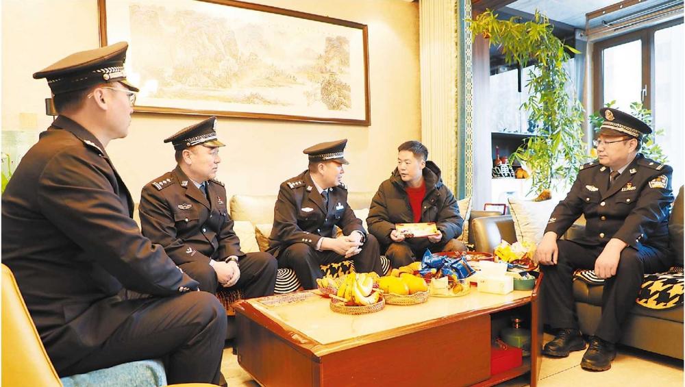 定西安定分局開展警察節(jié)系列慰問活動