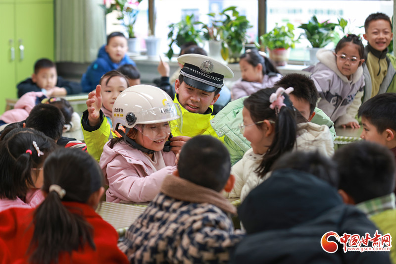 蘭州：開(kāi)學(xué)第一課 交通安全進(jìn)校園